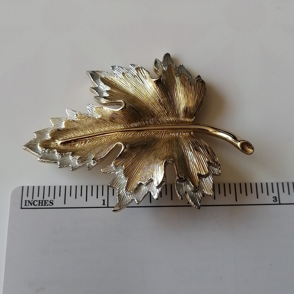 🇨🇦 Vintage Sarah Coventry Brooch Two-tone Maple Leaf Nature Choice Series - Picture 9 of 10
